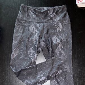 Old Navy Active Gray Snakeskin Leggings